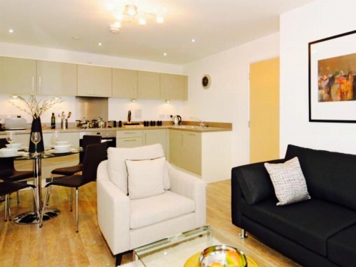 New Central Woking 1 and 2 Bedroom Apartments with Free Gym, close to Train Station image 16