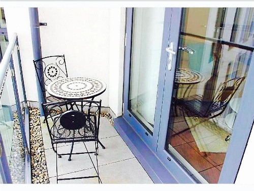 New Central Woking 1 and 2 Bedroom Apartments with Free Gym, close to Train Station image 2