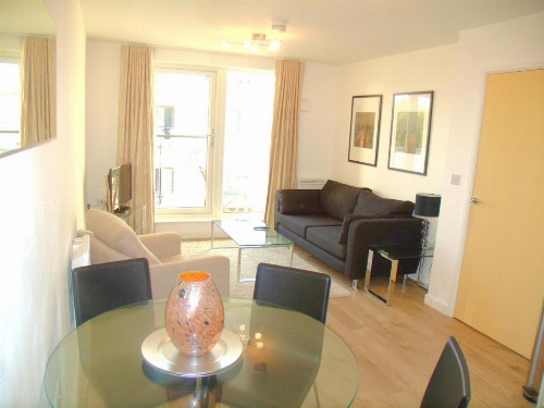 New Central Woking 1 and 2 Bedroom Apartments with Free Gym, close to Train Station image 20