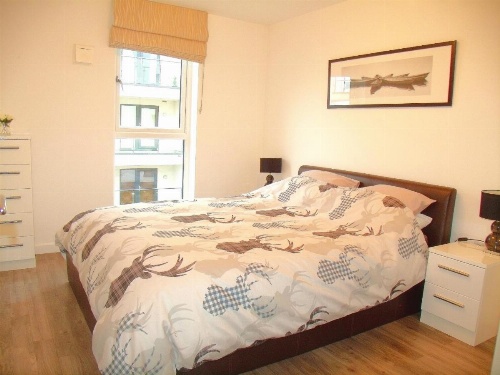 New Central Woking 1 and 2 Bedroom Apartments with Free Gym, close to Train Station image 22