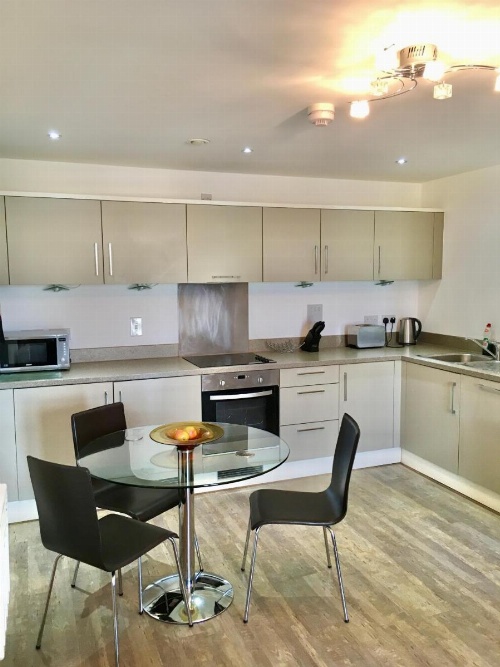 New Central Woking 1 and 2 Bedroom Apartments with Free Gym, close to Train Station image 27