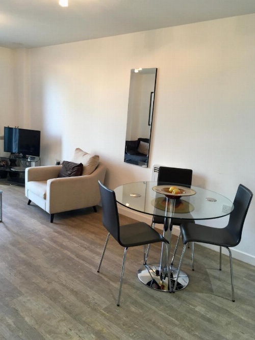 New Central Woking 1 and 2 Bedroom Apartments with Free Gym, close to Train Station image 31