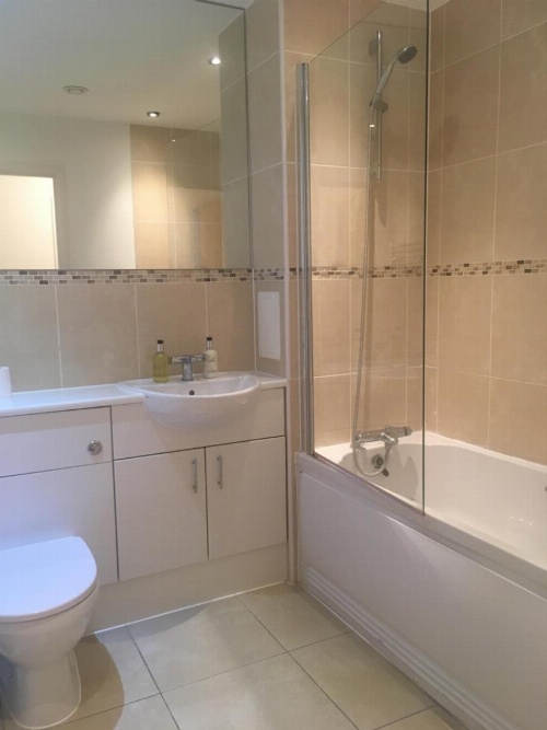 New Central Woking 1 and 2 Bedroom Apartments with Free Gym, close to Train Station image 34