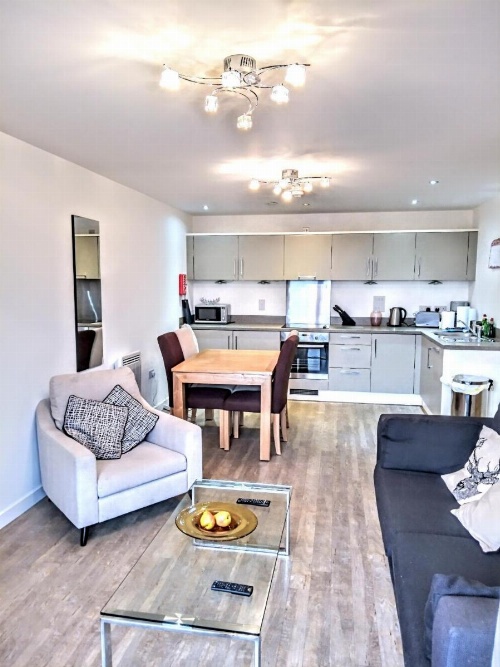 New Central Woking 1 and 2 Bedroom Apartments with Free Gym, close to Train Station image 5