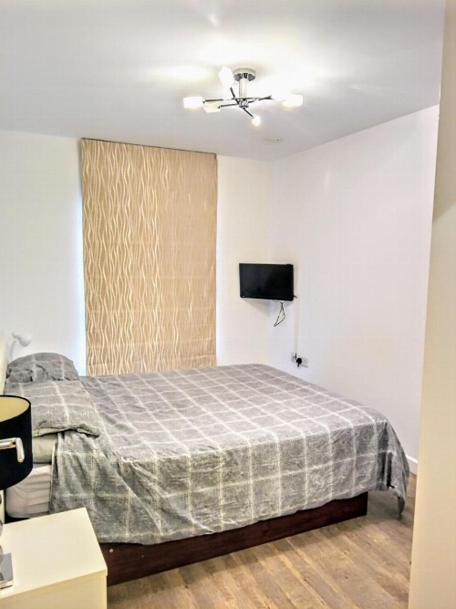 New Central Woking 1 and 2 Bedroom Apartments with Free Gym, close to Train Station image 6